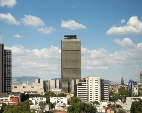 Pemex's rescue presses public spending in 2025 and 2026