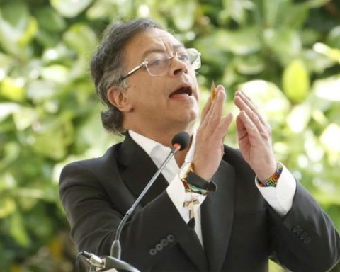 Petro defends his anti -drug policy and attacks Donald Trump again