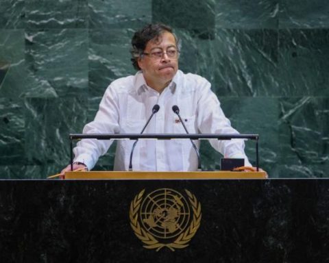 Petro points out that I withdraw from his visa to the US