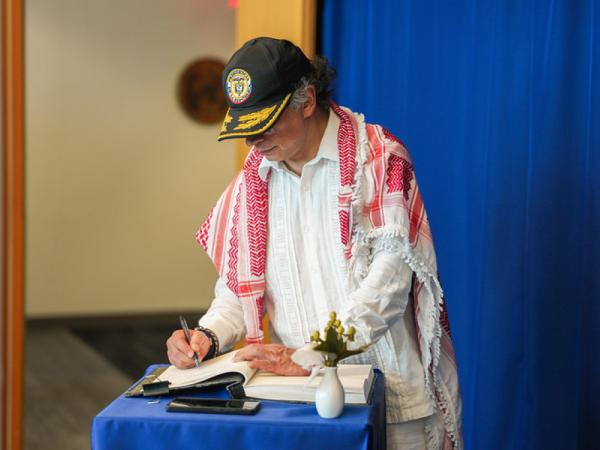 Petro says that he will call Colombian volunteers to fight in Gaza