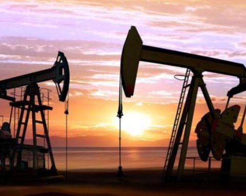 Petroleum rises by perspective of sanctions against Russia