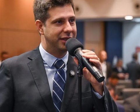 Picciani reassume vacancy in Alerj and replaces deputy th Joias