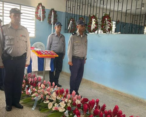 Homenaje funeral de la Policía al jefe de sector Leonel Mesa Rodríguez