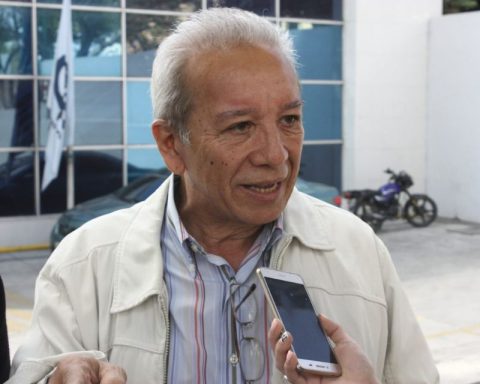 Macario González VP