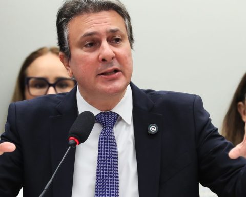 Population must charge chamber on the PEC of the armor, says Minister