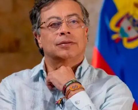 President Petro announces: "Where citizens attack the army there will be aerial fumigation"