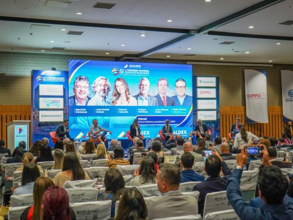 Presidential candidates present proposals on economic and security matters