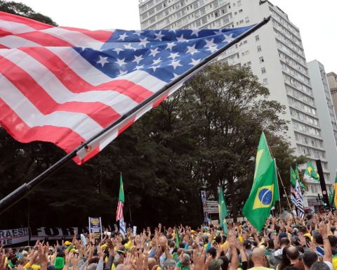 Pro-Bolsonaro act unites right-wing governors and parliamentarians in SP