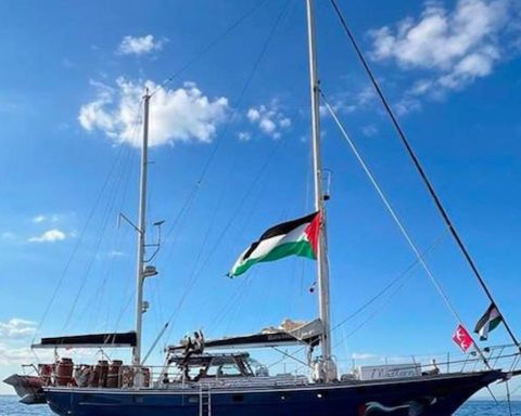 Pro-Palestinian manifestations provide solidarity with the Sumud Flotilla