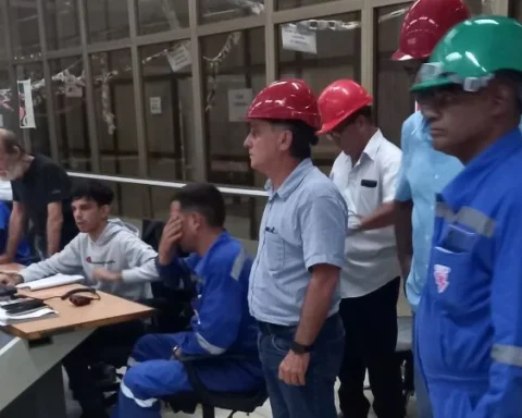 Trabajadores en la CTE Antonio Guiteras, este miércoles