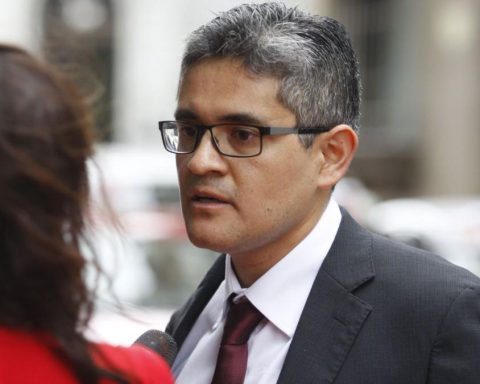 Prosecutor will ask López Aliaga to participate in trial against Susana Villarán