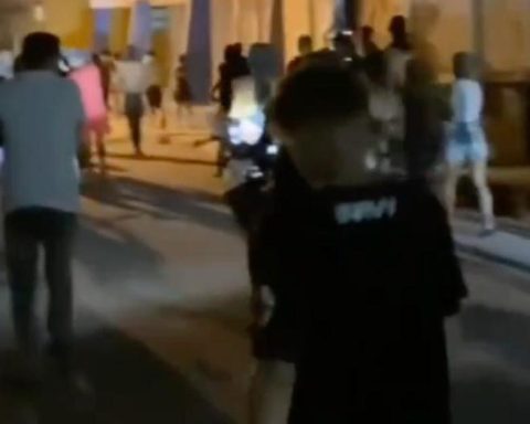 Protests in Gibara against the blackouts to the cry of "Put the current"