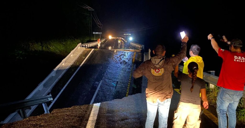 Rains collapse two bridges in Chiapas; Sheinbaum promises its reconstruction