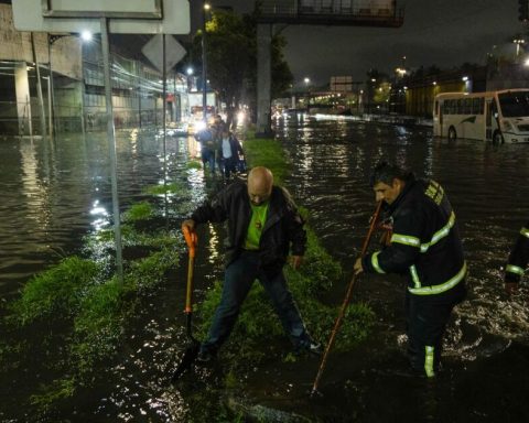 Rains flood areas of Iztapalapa, Tláhuac, Venustiano Carranza and Gam