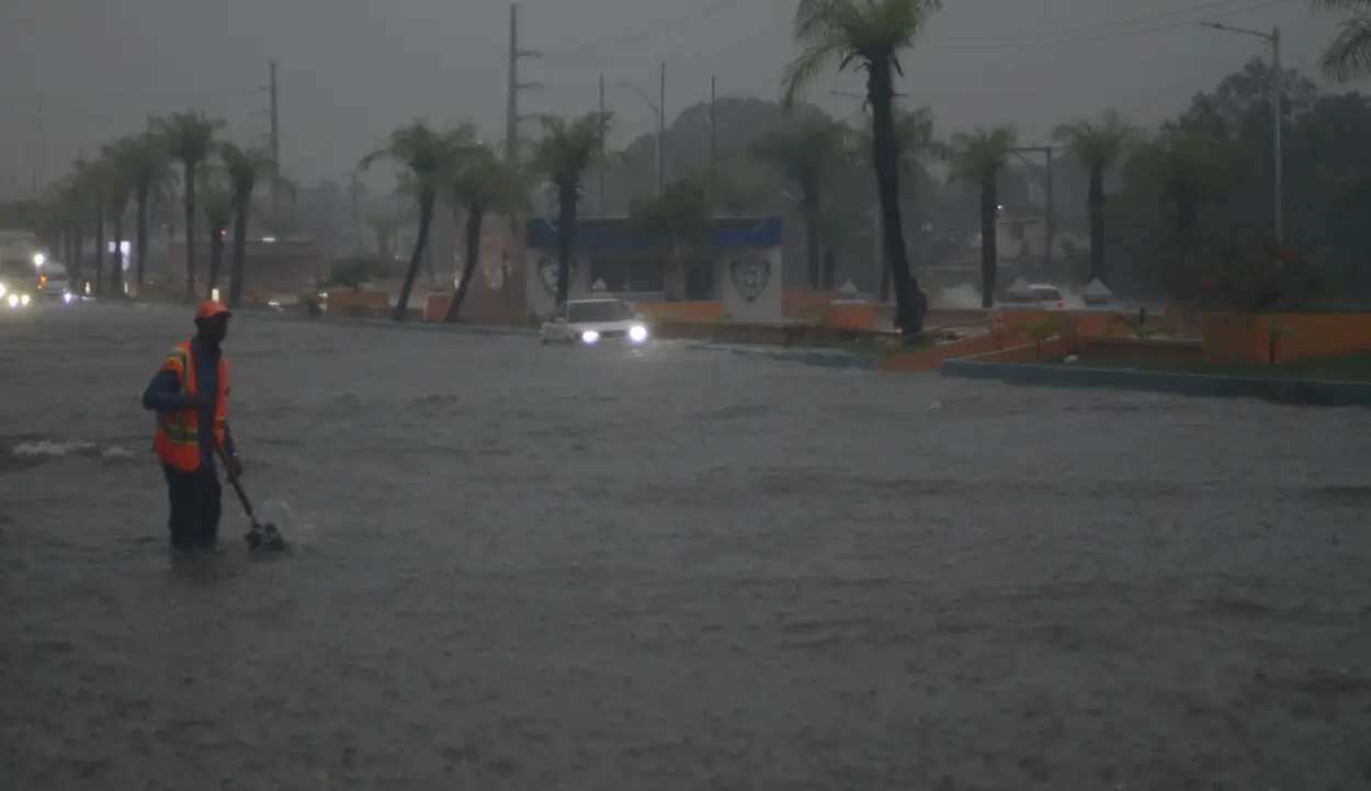 Lluvias causan estragos en RD: COE reporta 4,990 evacuados y 19 comunidades aisladas