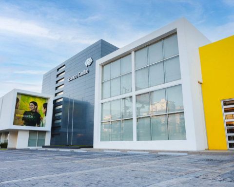 Receive award with green seal truth