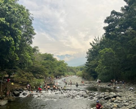 Recess week would move more than three quarters of million travelers in the country