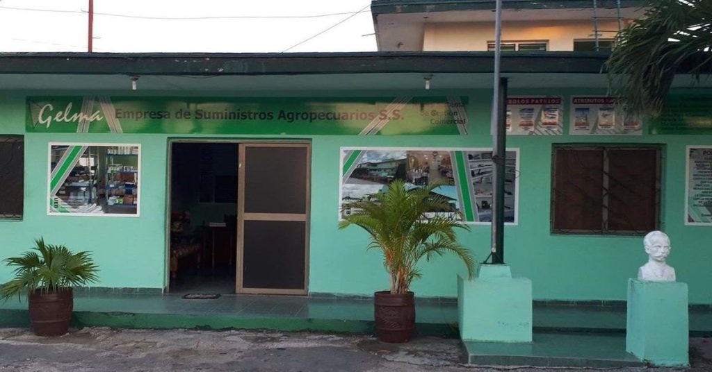 Relatives leave in defense of the director of a state company convicted of embezzlement