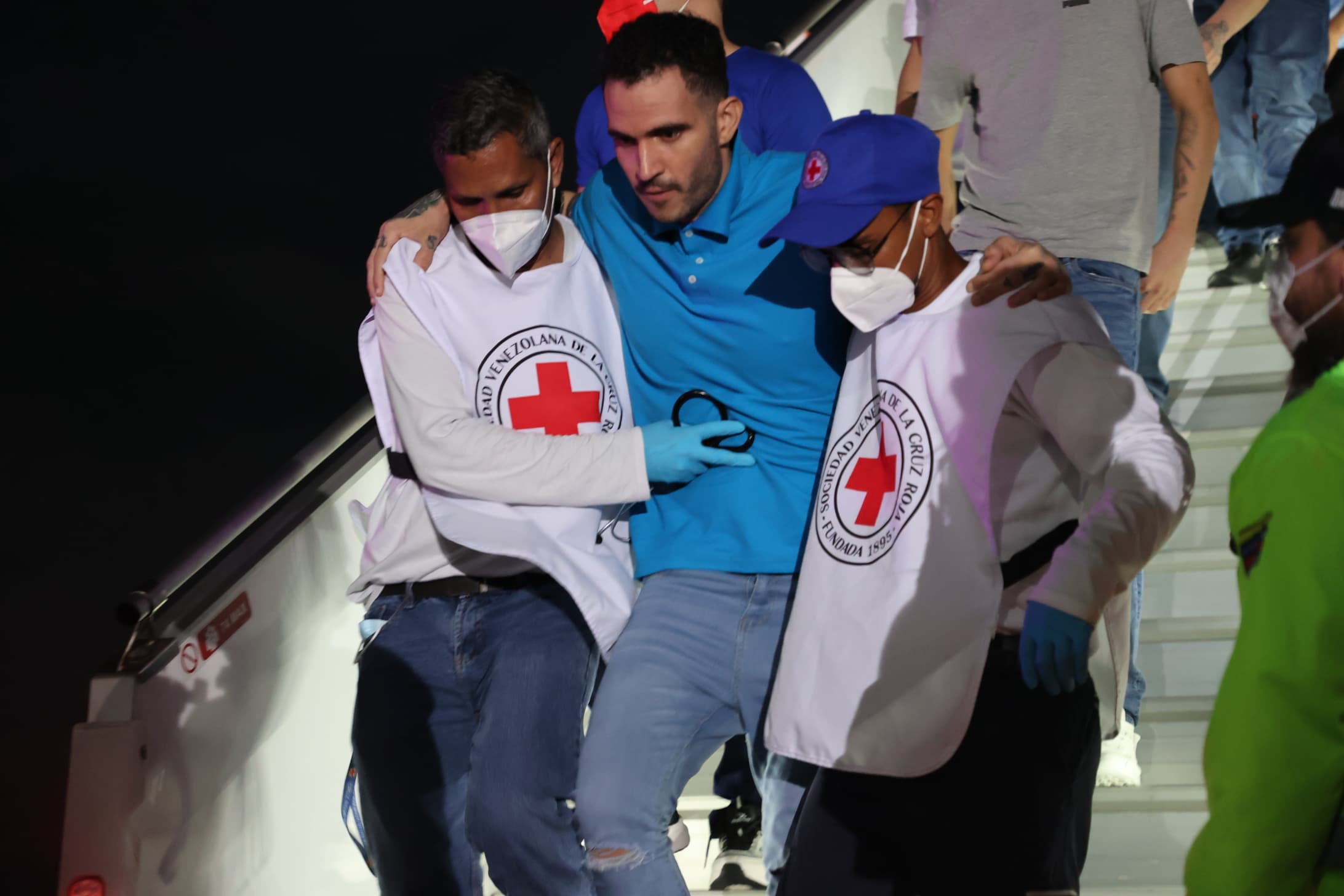 Rescued from the CECOT deliver a letter to the Red Cross in Geneva