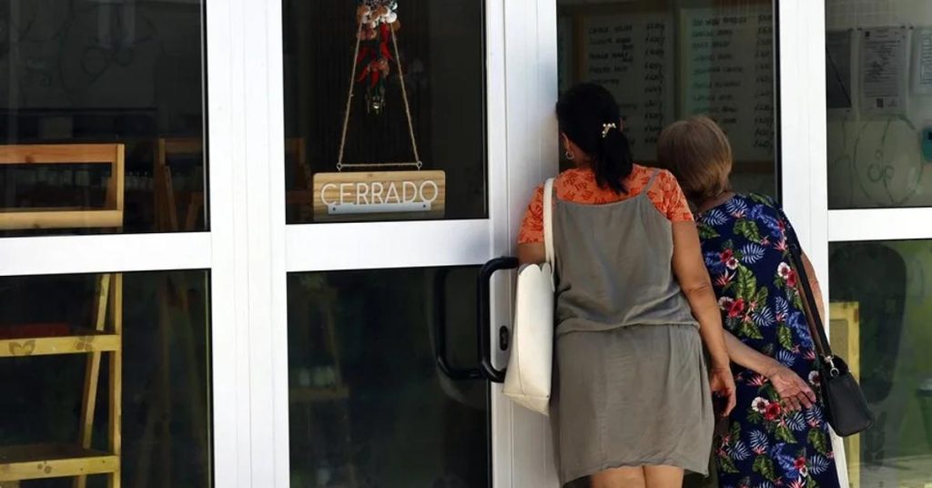 Resigned, Cubans prepare for a new night without light, despite the recovery of the electrical system