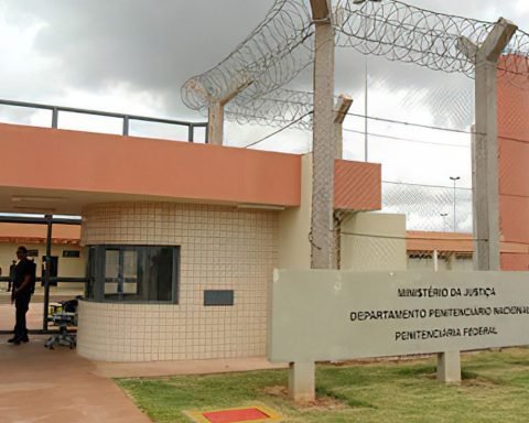 Rio prisons will have equipment to block cellular signal