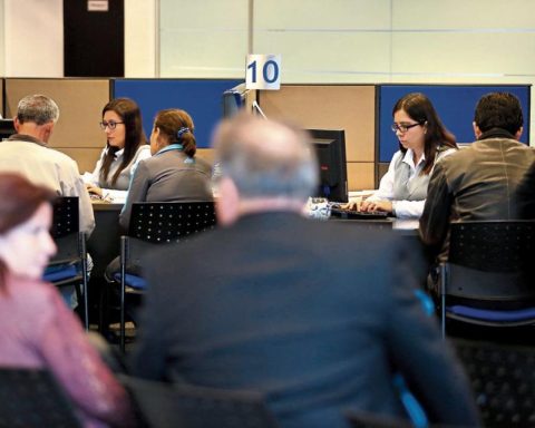 Risks of a unique and public pension system