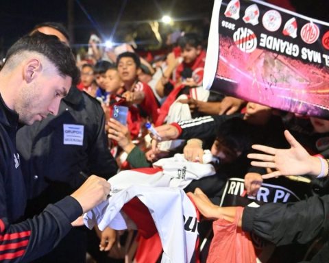 River is played to the rooms against Unión