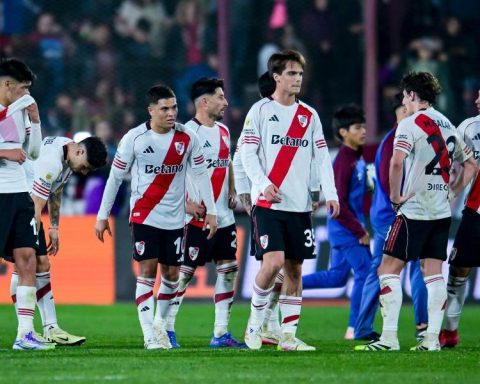 River was tied on the last play