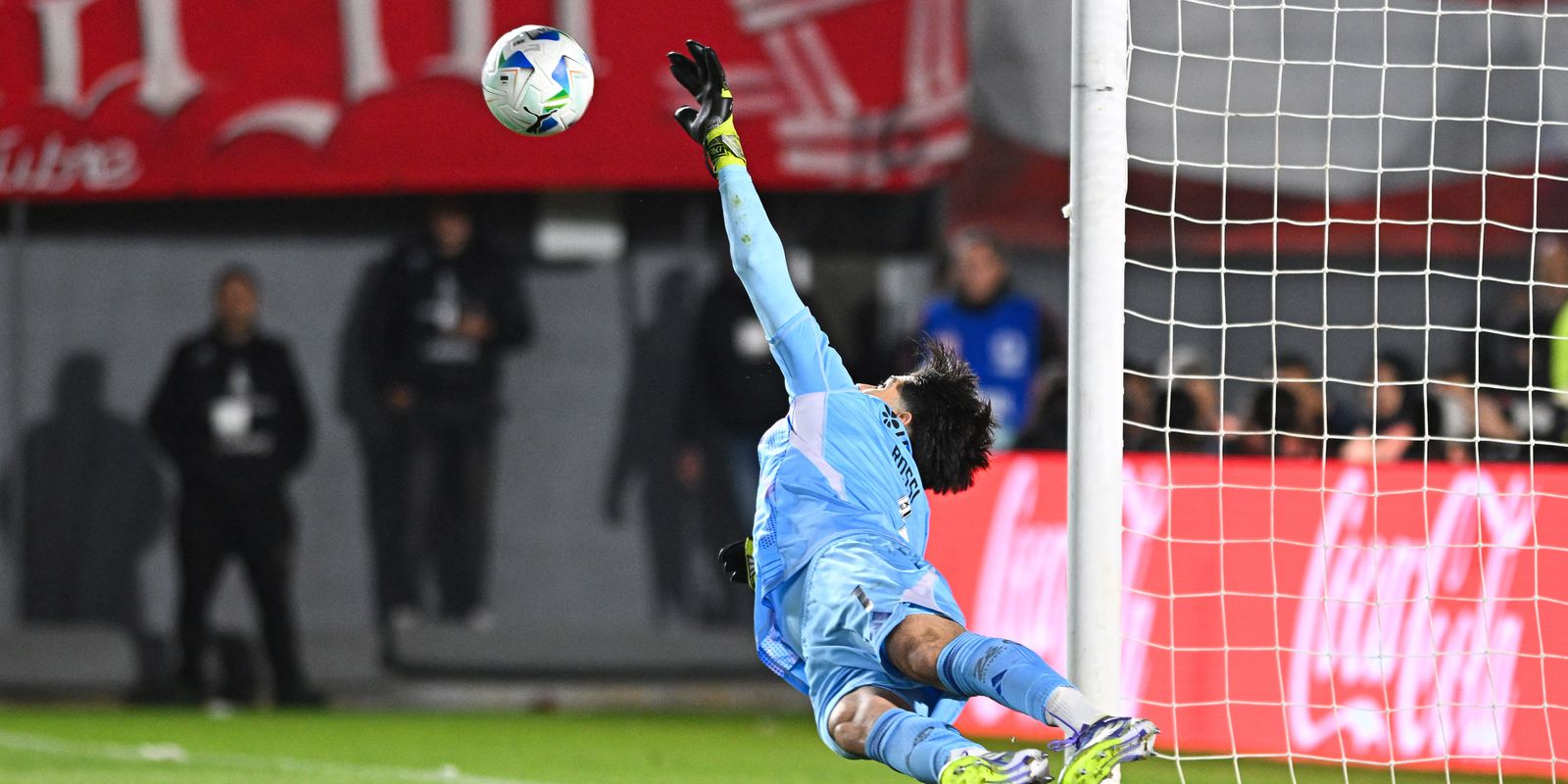 Rossi shines on penalties and guarantees classification of Flamengo