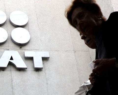 SAT seeks total access to financial accounts and greater penalties for smuggling