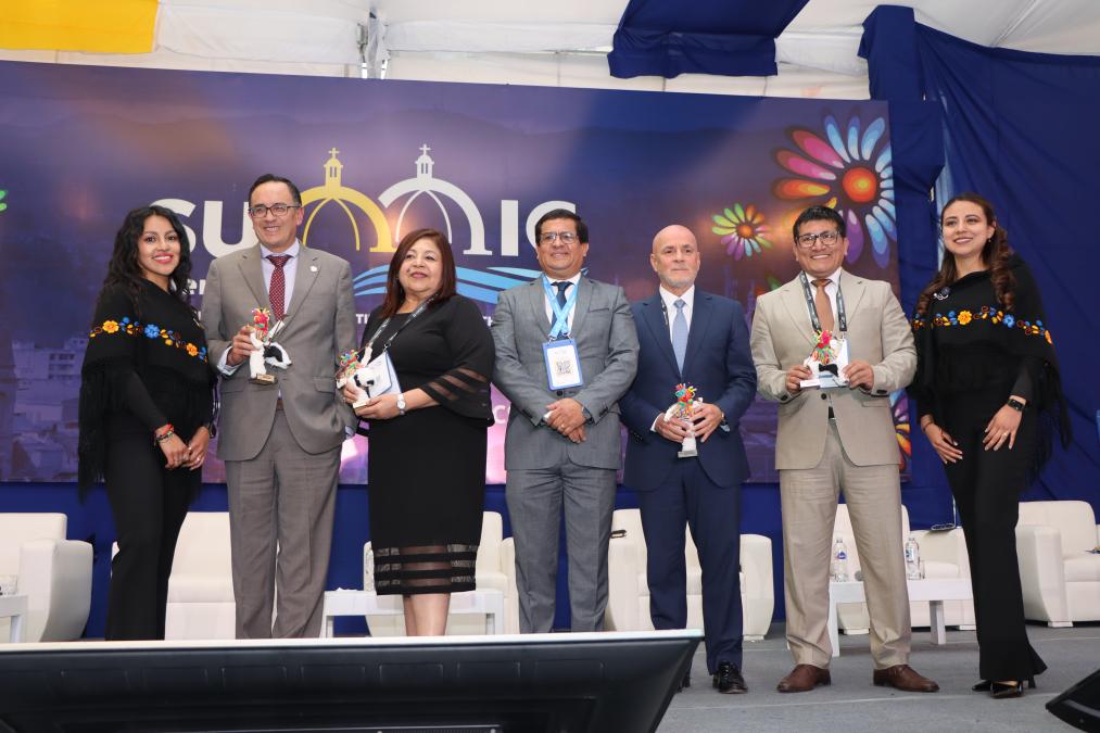 SUMMIC CUENCA 2025: SBS asks to eliminate rates while Velarde is recognized in Ecuador