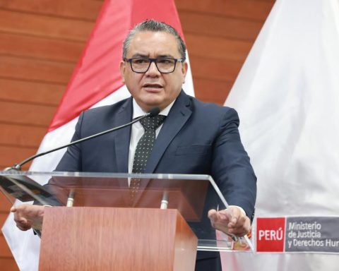 Santiváñez's lawyer denies that his client has favored 'the devil'