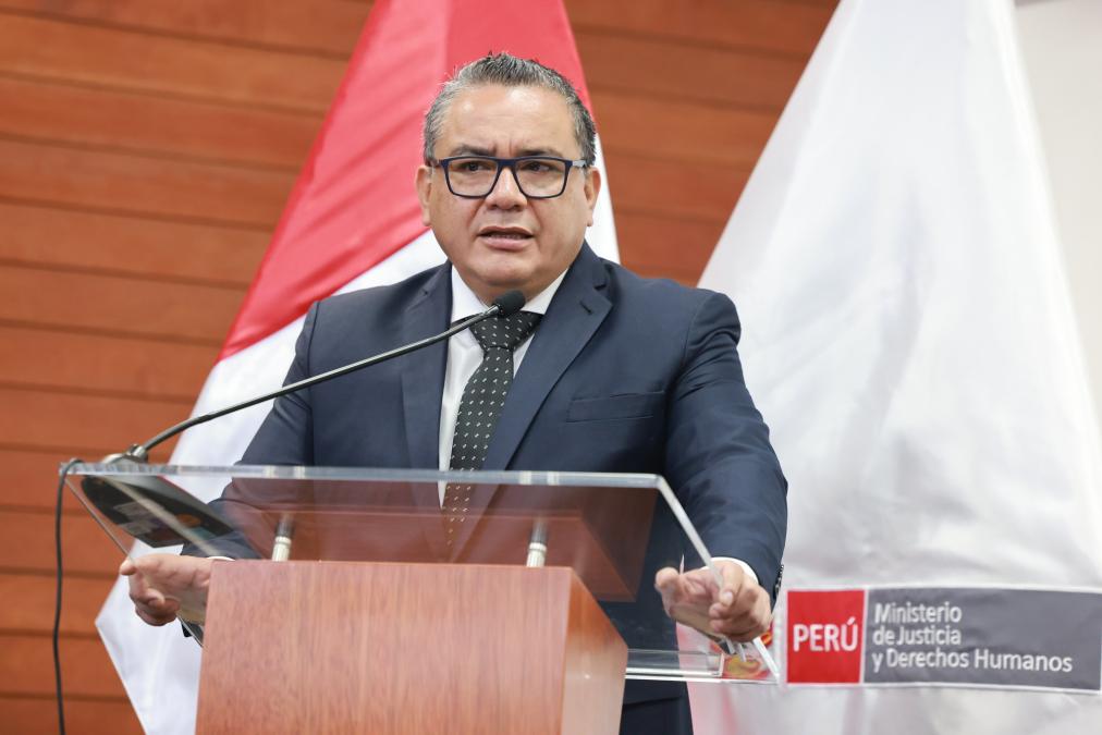 Santiváñez's lawyer denies that his client has favored 'the devil'