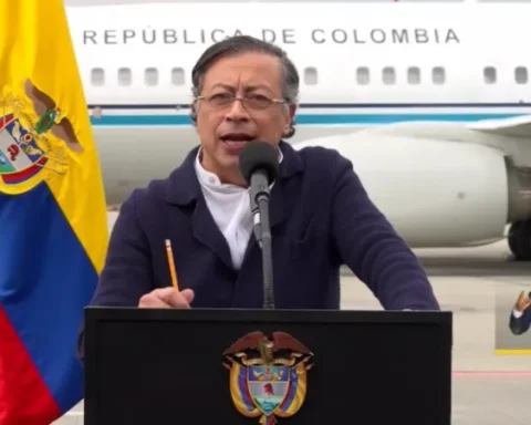 See live Petro's speech on descrtification