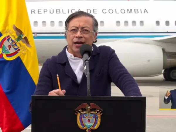 See live Petro's speech on descrtification