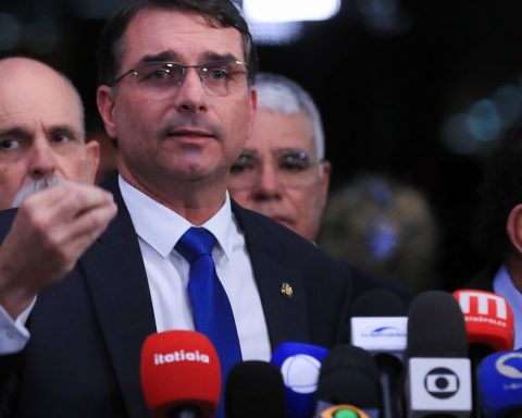 Senator Flávio attacks Moraes after a vote to condemn Bolsonaro