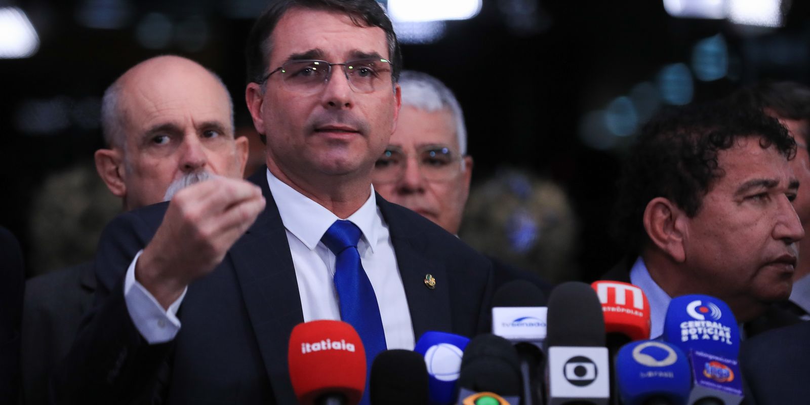Senator Flávio attacks Moraes after a vote to condemn Bolsonaro
