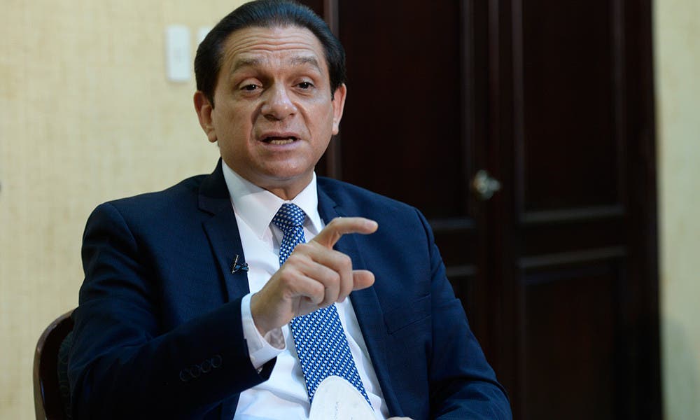 Senador atribuye apagones desvío de RD$3,000 MM en el sector eléctrico