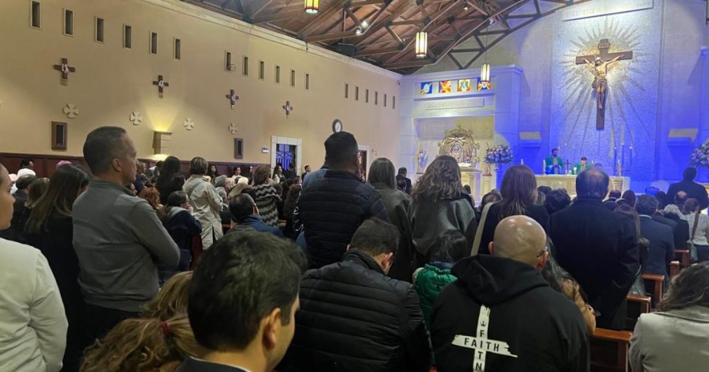 Senator's family Miguel Uribe made a mass in his memory