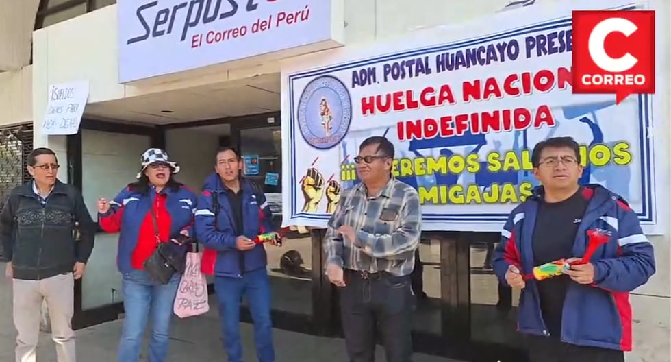 Serpost workers start indefinite strike and protest in Huancayo