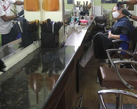 Service sector grows 0.3% in July, shows IBGE