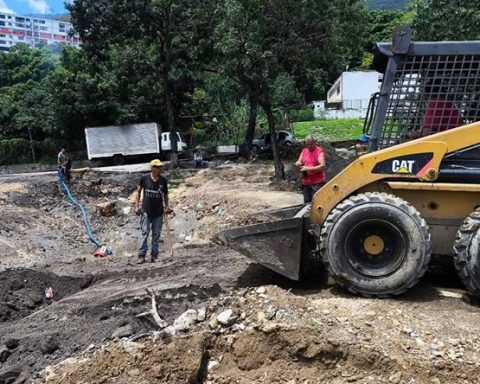 Sinking in the El Recreo parish is treated by Squadron Hunt