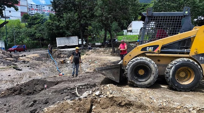 Sinking in the El Recreo parish is treated by Squadron Hunt