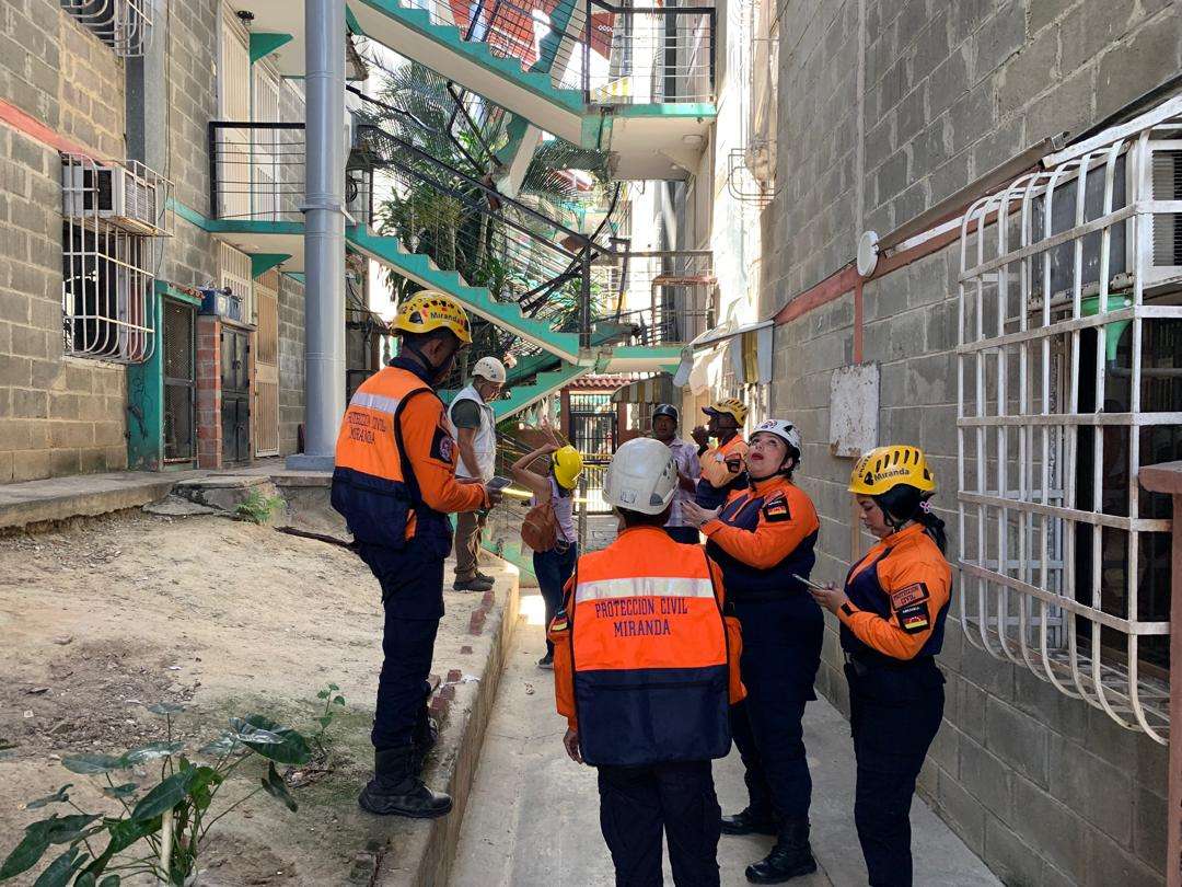 Structure collapse in a building in Guatire left 13 injured