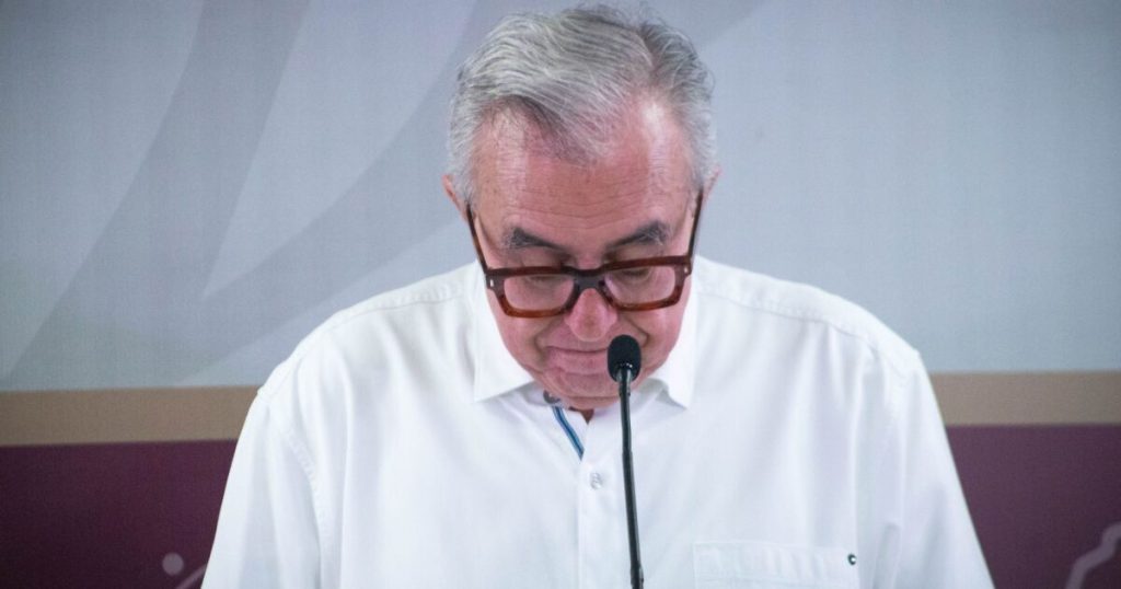 Subjects attack a truck in which Governor Rocha Moya was traveling