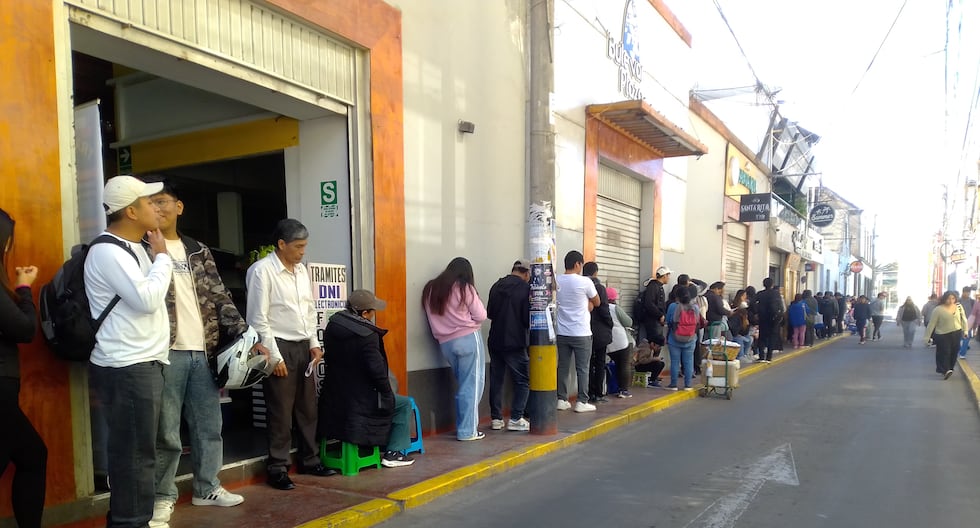 Tacna: Citizens demand more windows and modify Reniec's care hours