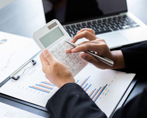 Take air before knowing how much an auditor accountant wins in Chile in 2025