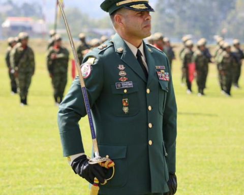 The Army denies the dispute between high command, but confirms an investigation against General Federico Mejía