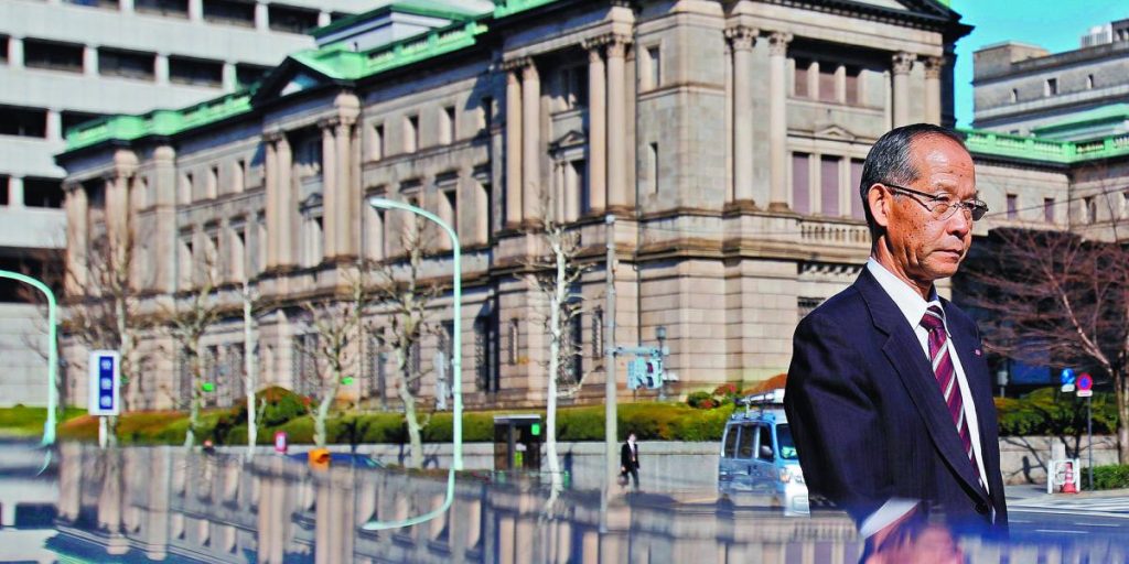 The Bank of Japan maintains its rate; announces sale of ETFs and real estate investment funds