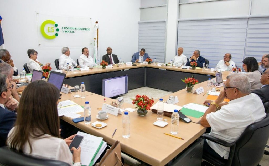 El CES propone endurecer sanciones a empleadores de trabajadores irregulares en sectores clave como construcción y agricultura